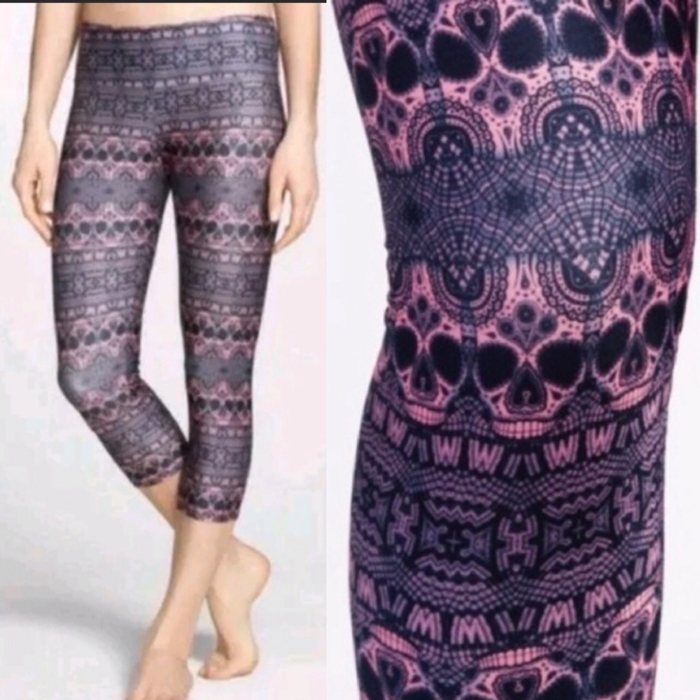 Onzie Sugar Skull Cropped Capri Leggings: Pink